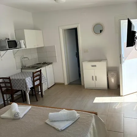 Small House Pensjonat Biograd Na Moru