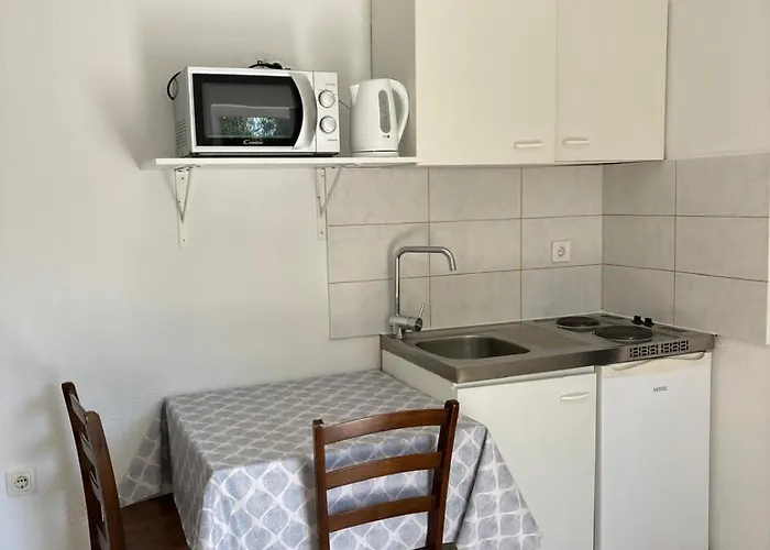 Гостевой дом Small House Биоград-на-Мору