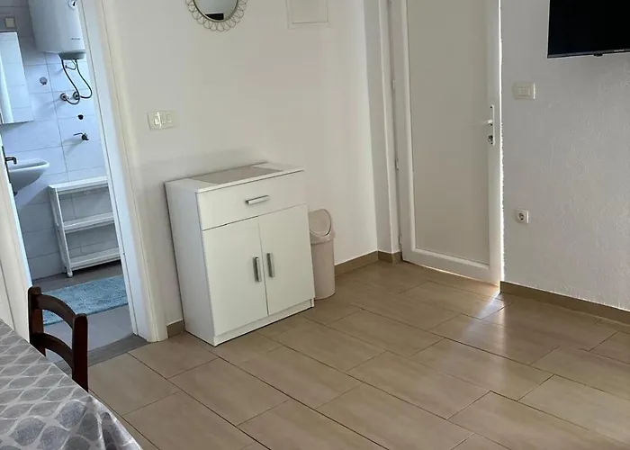 Гостевой дом Small House Биоград-на-Мору